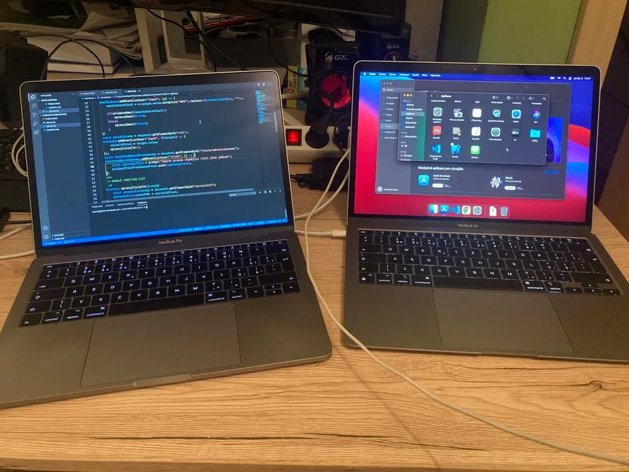 Srovnání Macbook Pro 2017 a Macbook Air M1!